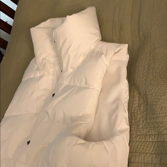 ❌ sold on mercari ❌ old navy puffy vest - Picture 3 of 5